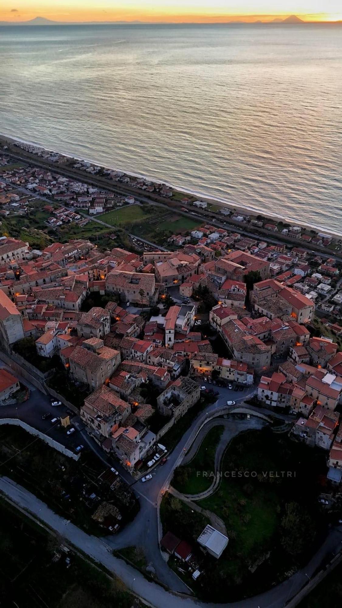 פיומפרדו ברוציו Al Castello Apartment מראה חיצוני תמונה