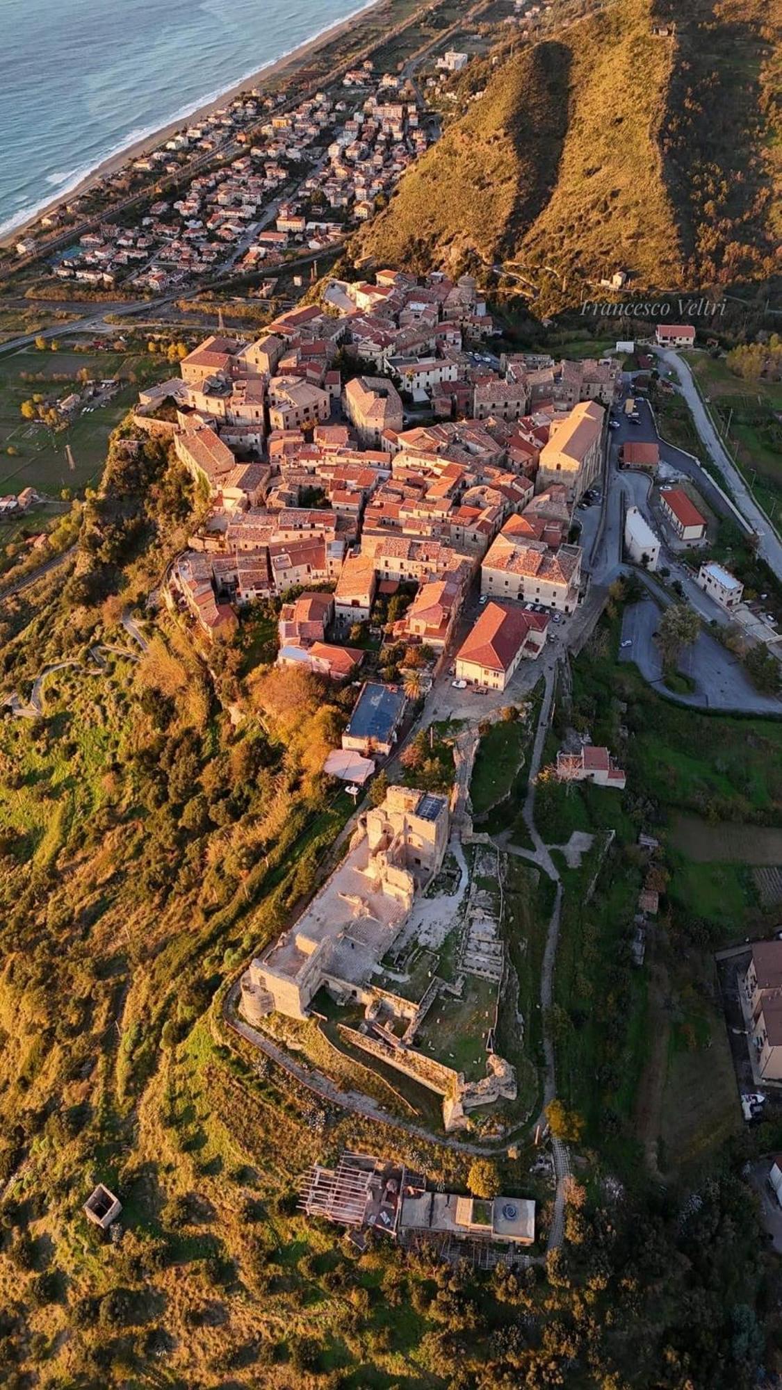 פיומפרדו ברוציו Al Castello Apartment מראה חיצוני תמונה